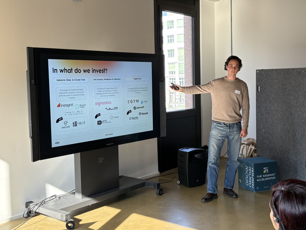 Antoine presenting at the Stuttgart Migrant Accelerator